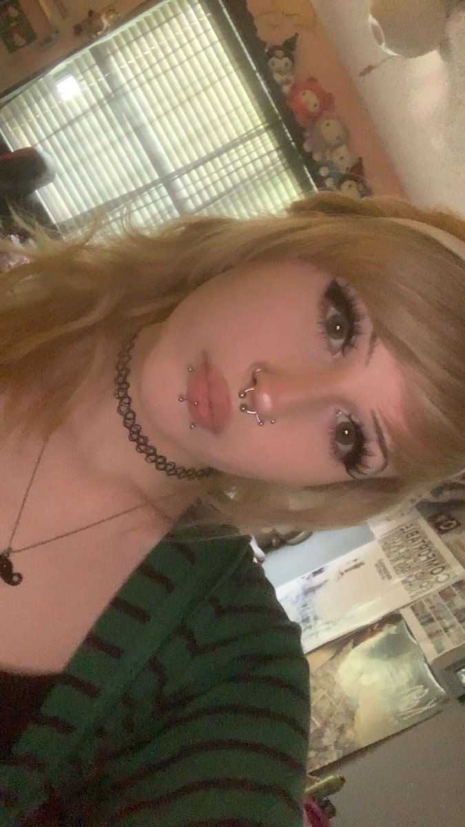 mauledyou's tweet photo. bangs trimmed https://t.co/P230XMGGoD
