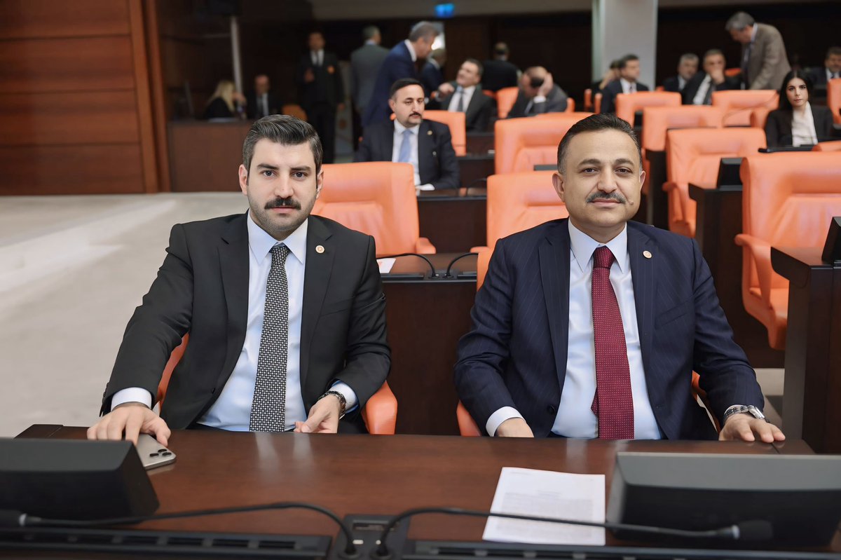 📍TBMM

Genel Kurul çalışmalarımızda 198 Sıra Sayılı İklim Kanunu Teklifi’nin görüşmelerine devam ediyoruz. 

<a href="/ibrahimeyyupogl/">Av.İbrahim EYYÜPOĞLU</a>