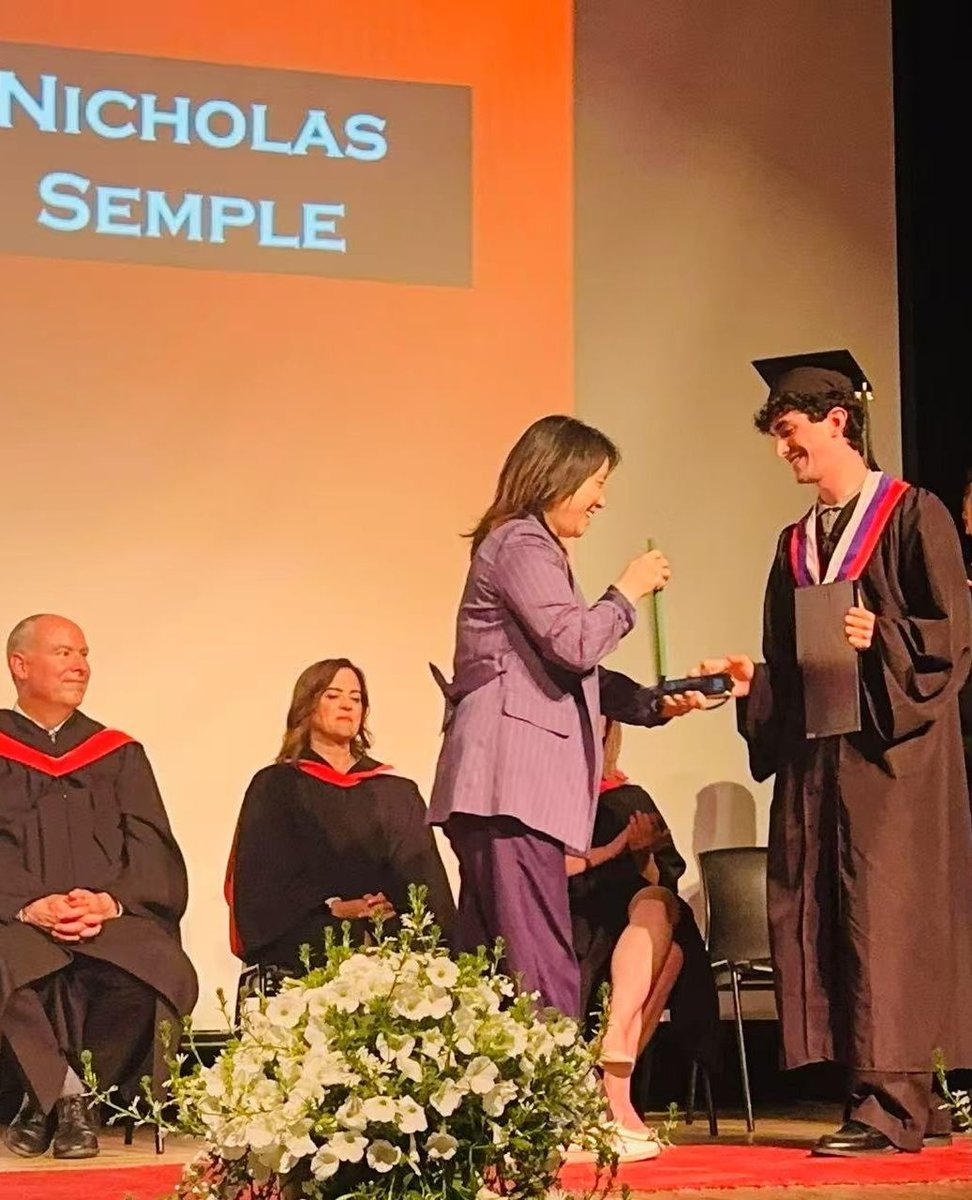 BrightonCol's tweet image. Last week, Brighton College Director Polly Zheng had the pleasure of attending École Burnsview Secondary’s graduation ceremony 🎓 to present the Brighton College Merit Scholarship to graduating senior ✨️ Nicholas Semple. ✨️