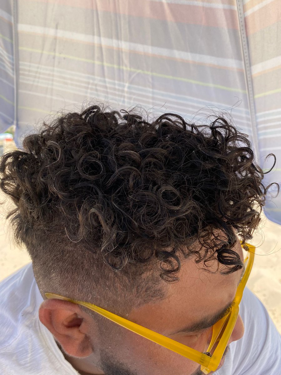 eguamendonca's tweet image. uma vez minha mãe falou que se eu ficar pensando muito nas coisas ia dar cabelo branco...
Eu antes dos 30