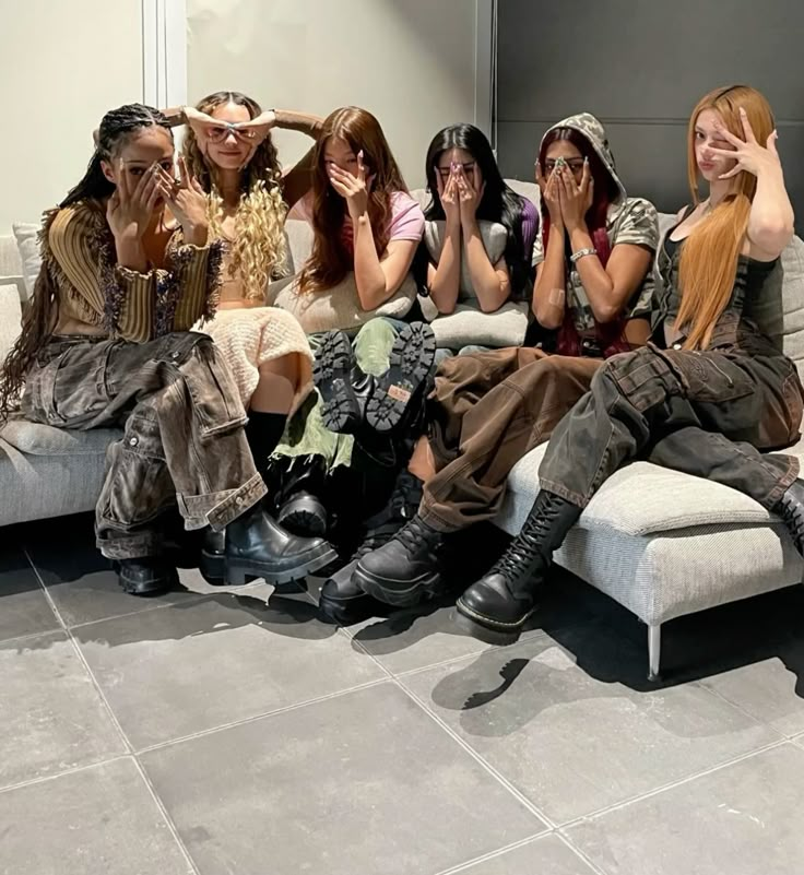 katsahy's tweet image. family.