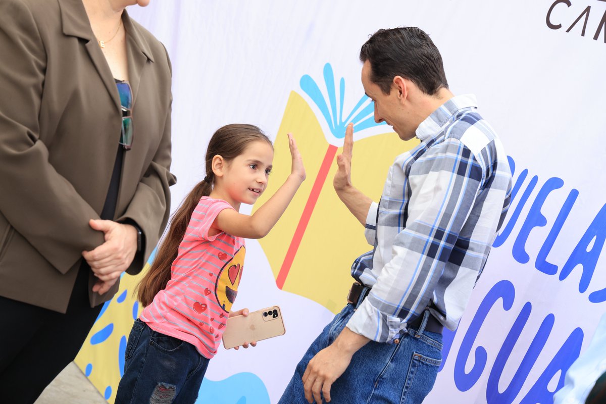 Hoy inauguramos junto con la empresa ARCA Continental el primero de 4 sistemas de captación pluvial que va permitir tener más agua en las escuelas del municipio 🏫

Con esto, se va a poder captar toda el agua de la lluvia 🌧️  para que sea usada en el plantel por los alumnos  ✅