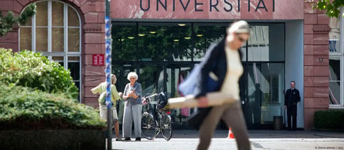 dw_polski's tweet image. Biblioteka Uniwersytecka we Frankfurcie nad Menem ma w swoich zbiorach ok. 7,5 tys. książek, które Niemcy zrabowali w czasie II wojny światowej. #zrabowane #trzeciarzesza #biblioteka 
👉p.dw.com/p/4wpp4