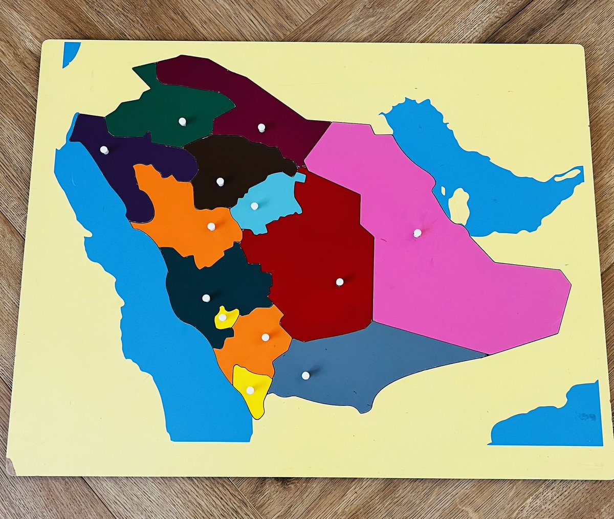 Amnah369's tweet photo. #التعليم_المنزلي
أحجية تعليمية لمناطق المملكة ١٣ 
١/منطقة المدينة المنورة
٢/منطقة مكة المكرمة 
٣/منطقة الرياض 
٤/منطقة تبوك 
٥/منطقة الحدود الشمالية 
٦/منطقة الجوف 
٧/منطقة حائل 
٨/منطقة القصيم 
٩/منطقة عسير 
١٠/منطقة الباحة 
١١/منطقة نجران 
١٢/المنطقة الشرقية 
١٣/منطقة نجران. https://t.co/INIgLvzNI5