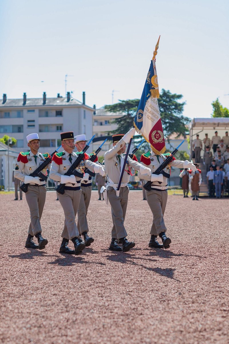 CDC_2eREG's tweet image. Dantzig 2025 à l‘École du Génie

Durant la cérémonie, le sergent Matthew a reçu la Médaille Militaire des mains du chef de corps. 

Lors du challenge innovation, le sergent Jean, arrive 3e avec son projet « 3e œil » : une caméra couplée à l’IA pour détecter les menaces MUNEX 🥉