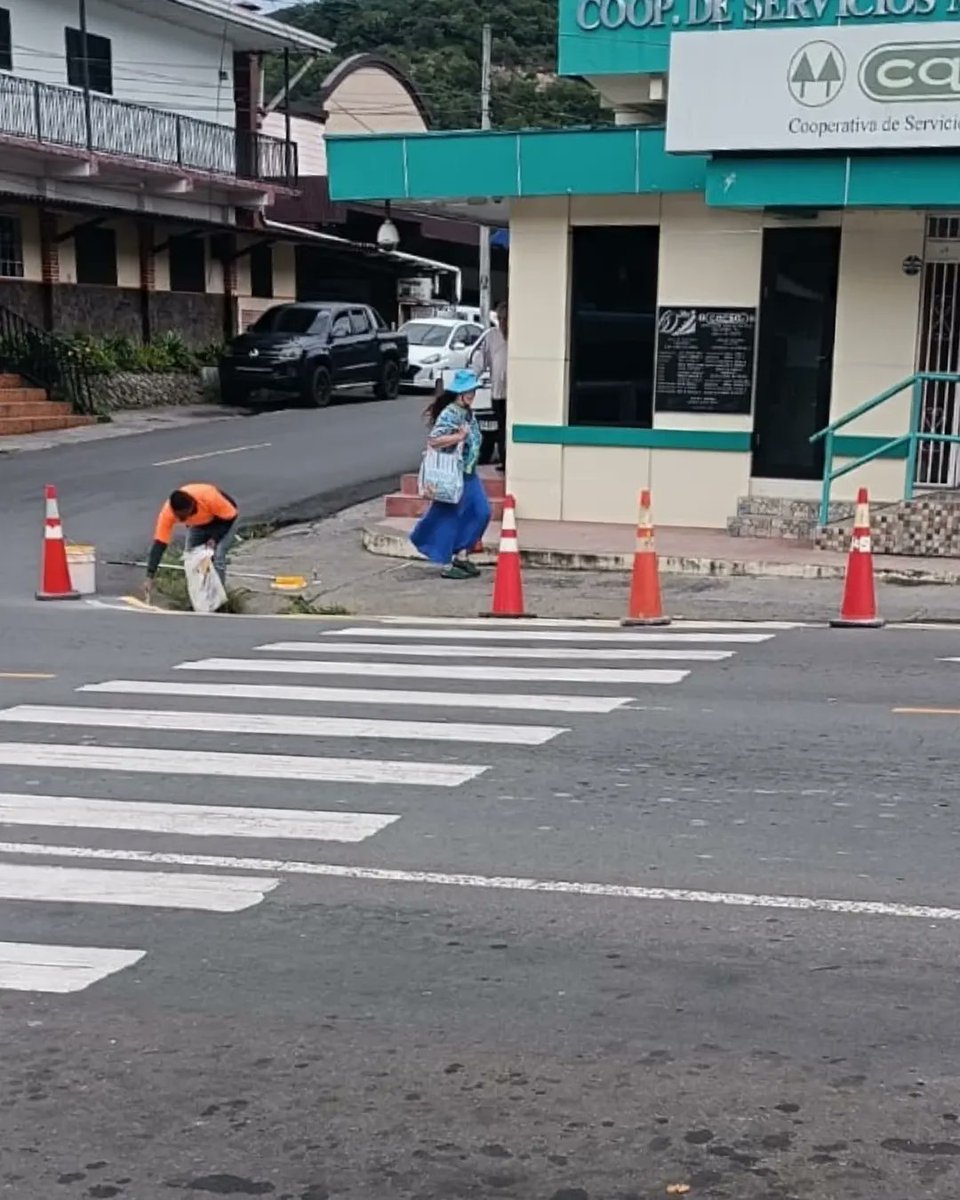 Telemetro Reporta (@treporta) on Twitter photo La <a href="/ATTTPanama/">Autoridad del Tránsito</a> realizó mejoras en la señalización vial de varias zonas de Chiriquí.
En Boquete se colocó pintura de líneas amarillas en zonas estratégicas.
Mientras que en David, fueron demarcado los pasos peatonales y nuevos letreros de velocidad, curva y peatón.
En los La <a href="/ATTTPanama/">Autoridad del Tránsito</a> realizó mejoras en la señalización vial de varias zonas de Chiriquí.
En Boquete se colocó pintura de líneas amarillas en zonas estratégicas.
Mientras que en David, fueron demarcado los pasos peatonales y nuevos letreros de velocidad, curva y peatón.
En los