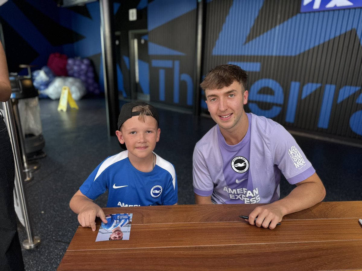 Perfect timing at the club shop tonight for my boy 😍 #bhafc