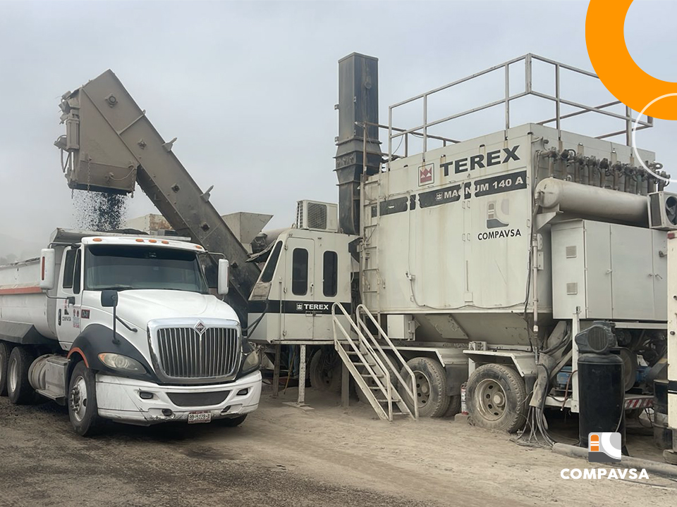 compavsa's tweet photo. Nuevo día de producción, para nuestra obra industrial en Atisa. 

#COMPAVSA #obras #ingenieria #produccion #asfalto https://t.co/cUxg5yiTwP