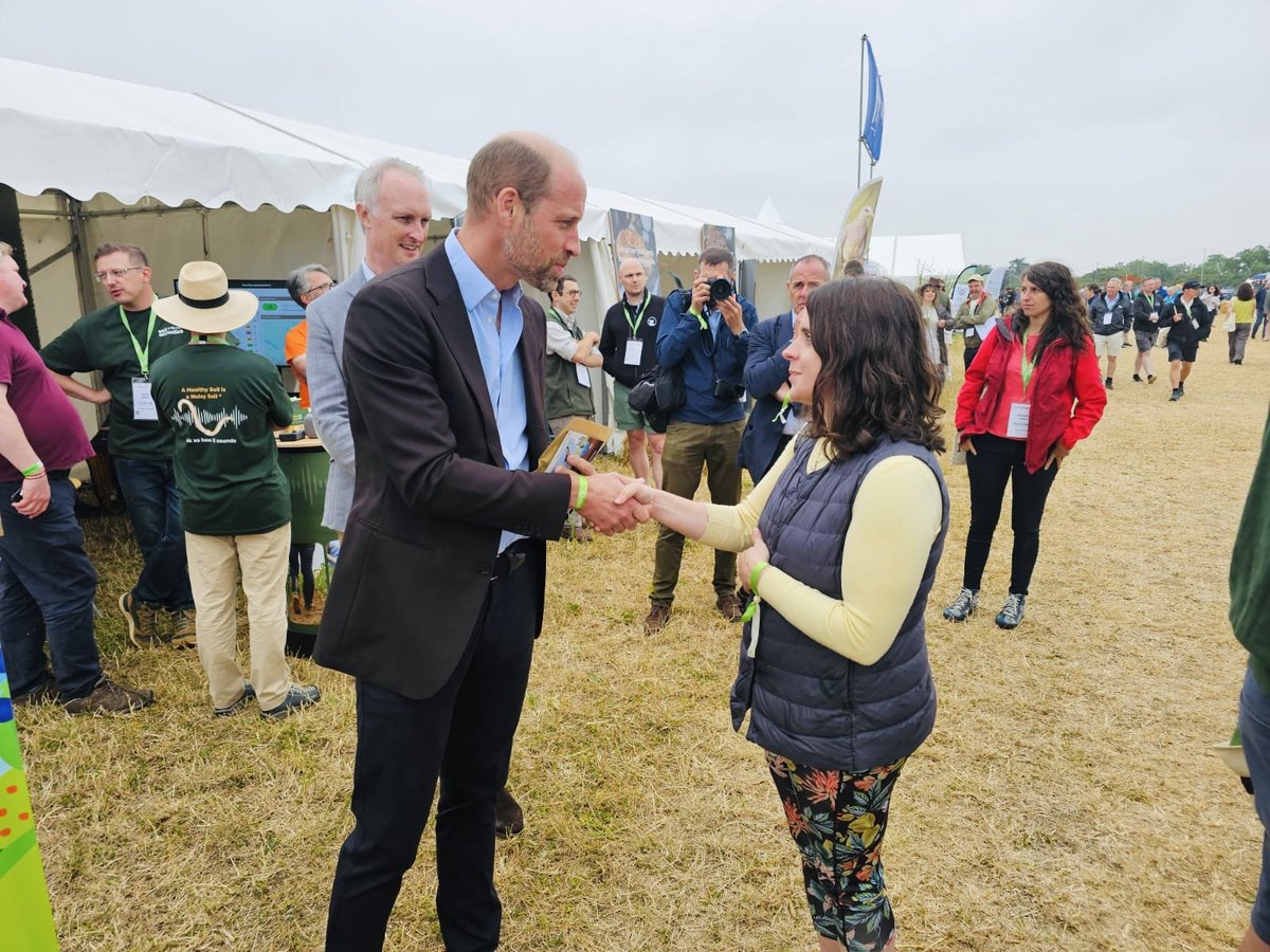 The people you meet at farming shows…

⁦<a href="/Groundswellaguk/">Groundswell</a>⁩

👑🇬🇧