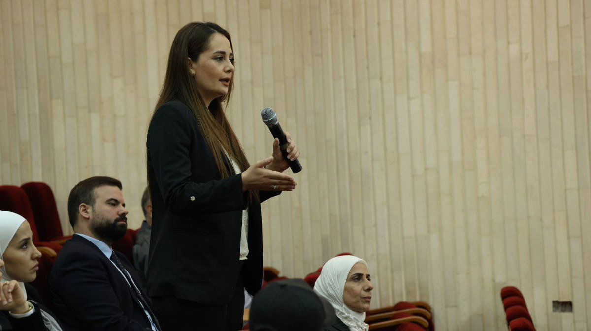 SyrMOfj's tweet image. في خطوة جديدة نحو معالجة آثار النظام البائد وتعزيز العدالة القانونية، أعلنت وزارة العدل عن تشكيل لجنة متخصصة لدراسة قضية العقارات المستأجرة بعقود إيجار خاضعة للتمديد الحكمي، واقتراح حلول تحقق التوازن والإنصاف بين الأطراف المعنية.
وفي هذا السياق، نظّمت اللجنة المكلفة ندوة حوارية…