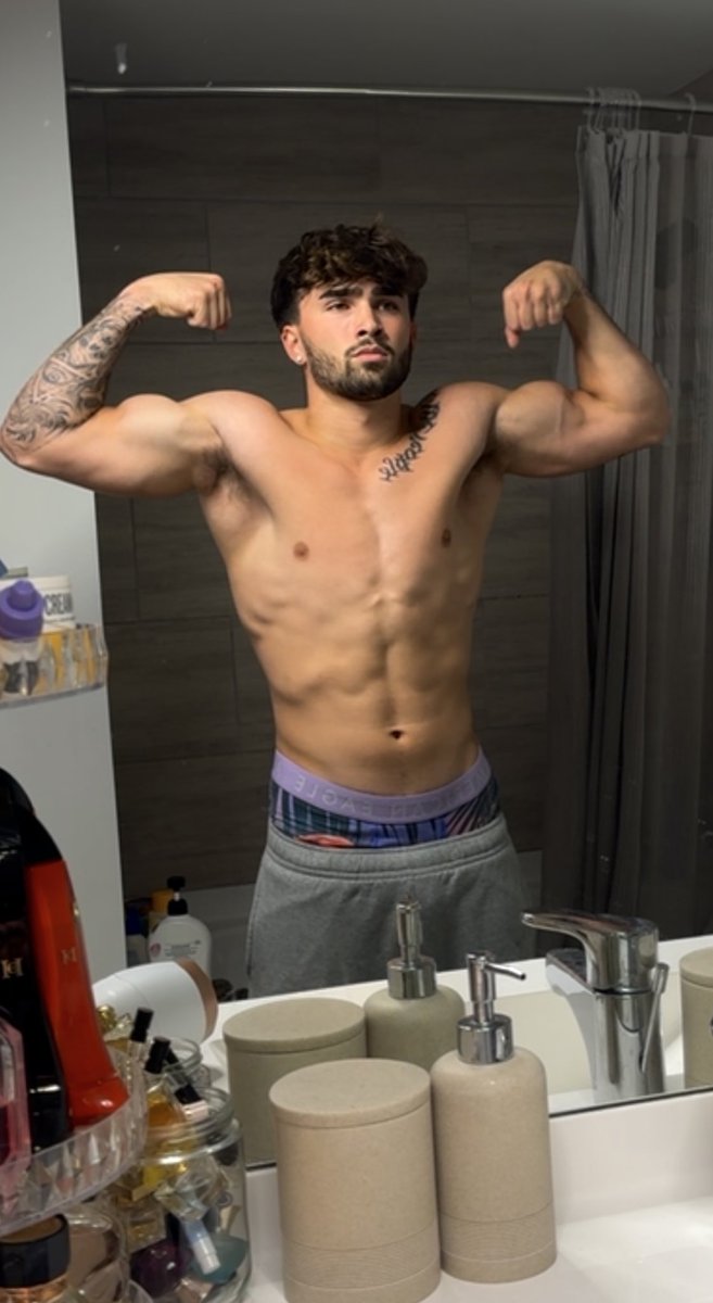 New 10 min-flex degrade pits bulge ass pubes feet worship vid available DM ME FOR VID ‼️💪🏽