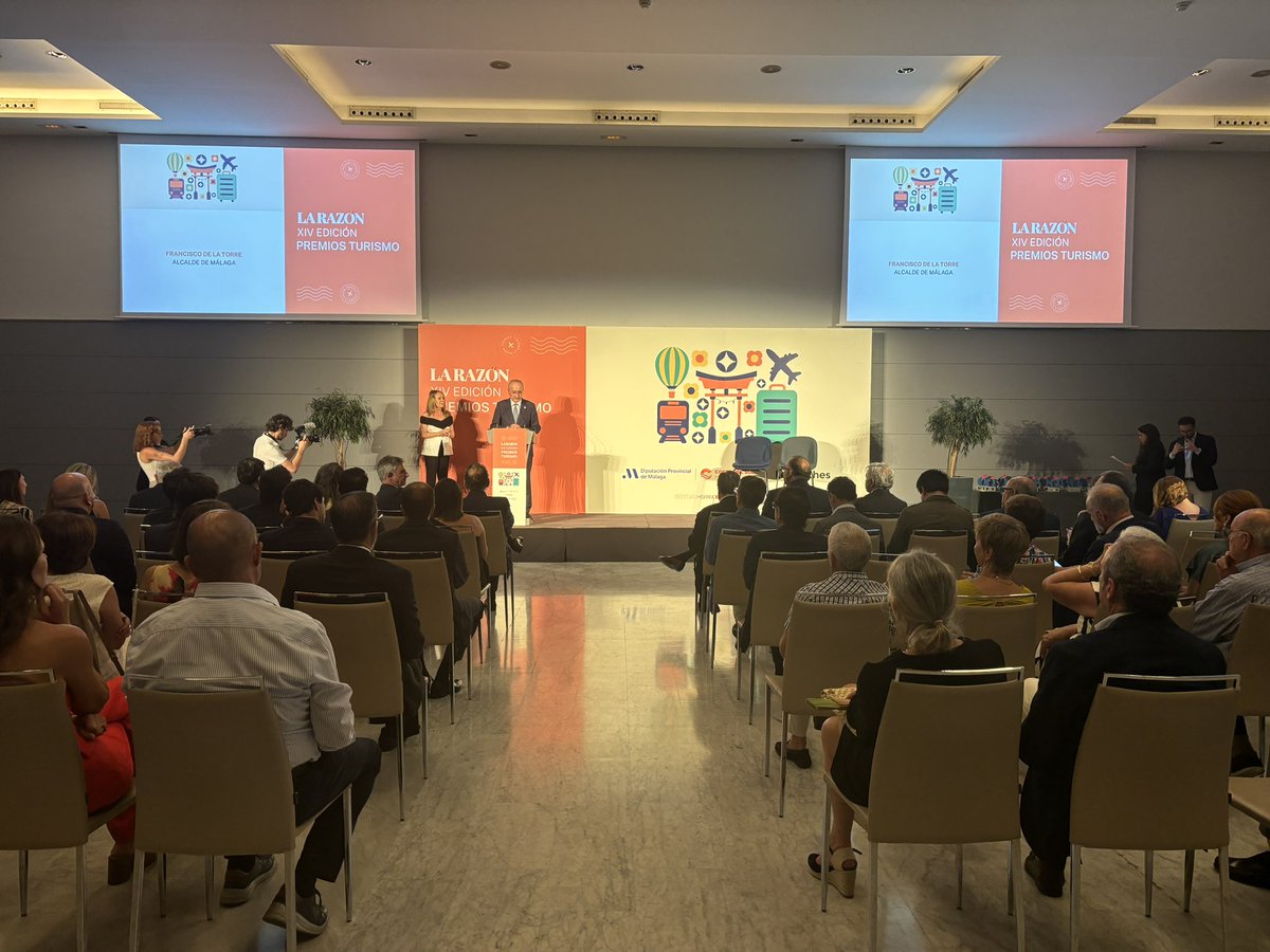 🏆 XIV Premios Turismo de <a href="/larazon_es/">La Razón</a> en #Malaga inaugura el acto <a href="/pacodelatorrep/">Paco de la Torre</a> <a href="/malaga/">Ciudad de Málaga</a> en presencia de <a href="/pacomarhuenda/">Francisco Marhuenda</a> y otros directivos del periódico