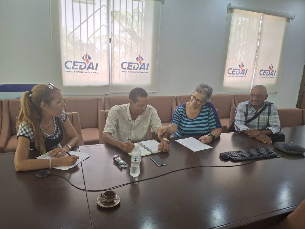 3xeProyecto's tweet photo. 🟢Avanza @CEDAICUBA en la implementación de la Norma ISO:50001 "Sistema de Gestión Energética", como parte del #Proyecto3XE. 
Taller para intercambiar con vistas a la certificación, con la asesoría especializada de especialistas de la @HabanaOnure.

@AECIDCostaRica 
#AECID https://t.co/GGrK47MBM1