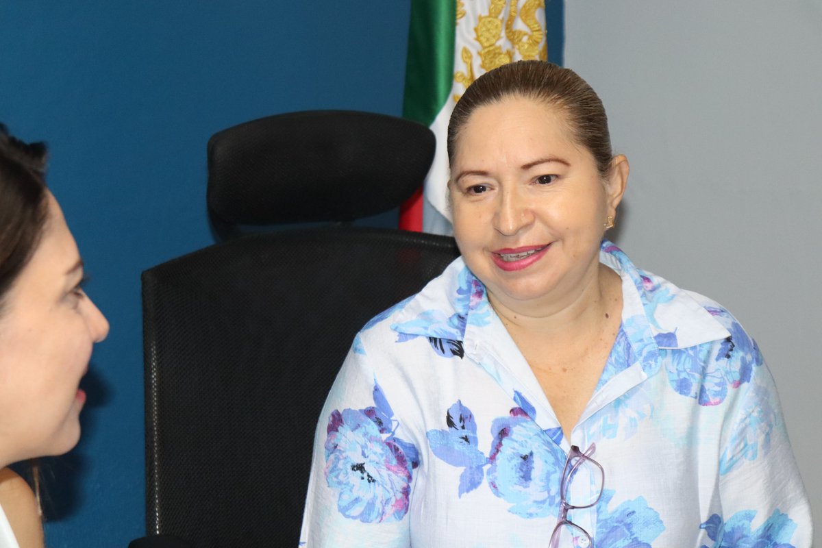 Infocol_Col's tweet photo. La Auditora General del Osafig Esthela León, hizo entrega al Infocol el reconocimiento por alcanzar el 100% en el Sistema de Evaluación de la Armonización Contable del primer período del ejercicio 2025; fue recibida por la Comisionada Presidenta  Paulina Urzúa. https://t.co/V7KwAuMIJF