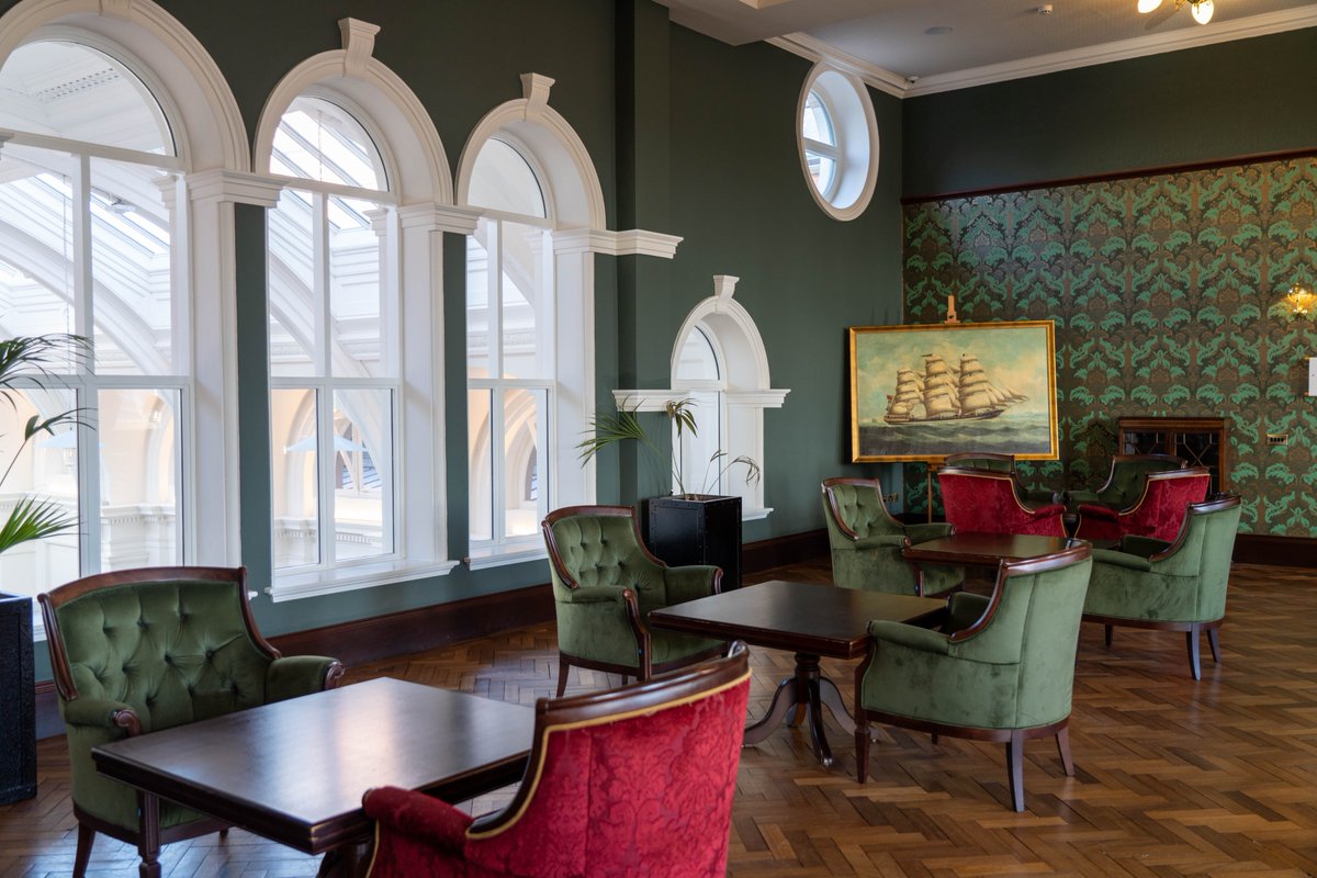 TitanicHotelBel's tweet photo. Then and now 📸 Presentation Room in Titanic Hotel Belfast ✨
#TitanicHotelBelfast #HeritagePreserved #ThenAndNow #PresentationRoom #TitanicHistory#HarlandandWolff https://t.co/9qvSOw73BQ