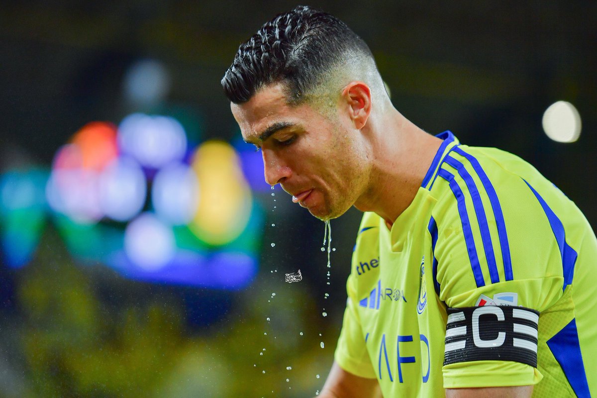 اجل عرض نفسه علينا 💔