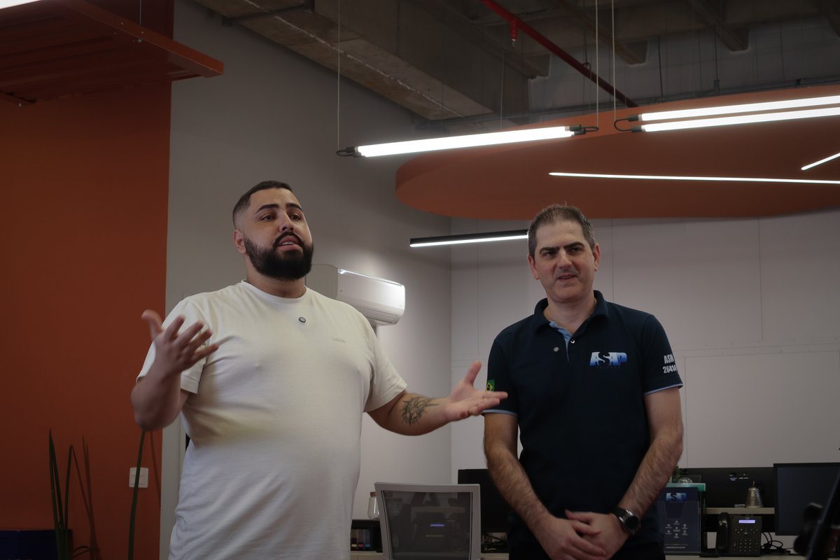 LoucosdaTelecom's tweet photo. Salve loucos!

Estivemos na ASAP Global Telecom para uma gravação especial com Arlei Nalesso e Fausto Morales — e aproveitamos pra registrar alguns bastidores desse dia de muito conteúdo!

#loucosdatelecom #asaptelecom #provedoresdeinternet #makingof #gravação https://t.co/FgeLXtpnrN