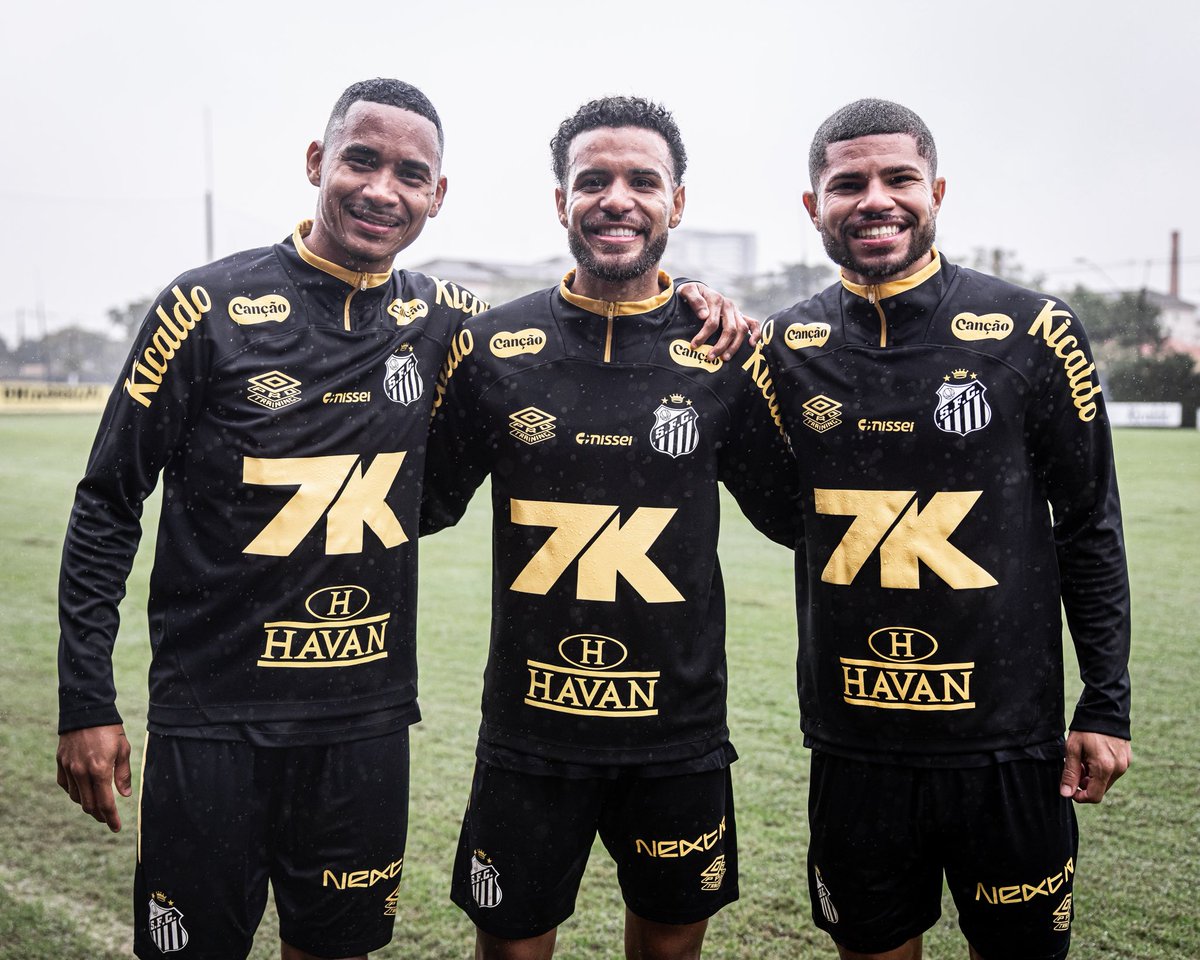 futebol_info's tweet photo. Jogadores do time de Neymar na Kings League começam intercâmbio e treinam no time profissional do Santos.

Leleti, Jeffinho e Lipão, do time de fut7 da Furia, participaram das atividades com bola do elenco profissional do Peixe hoje.

🗞 @ESPNBrasil 
📸 Raul Baretta/SFC