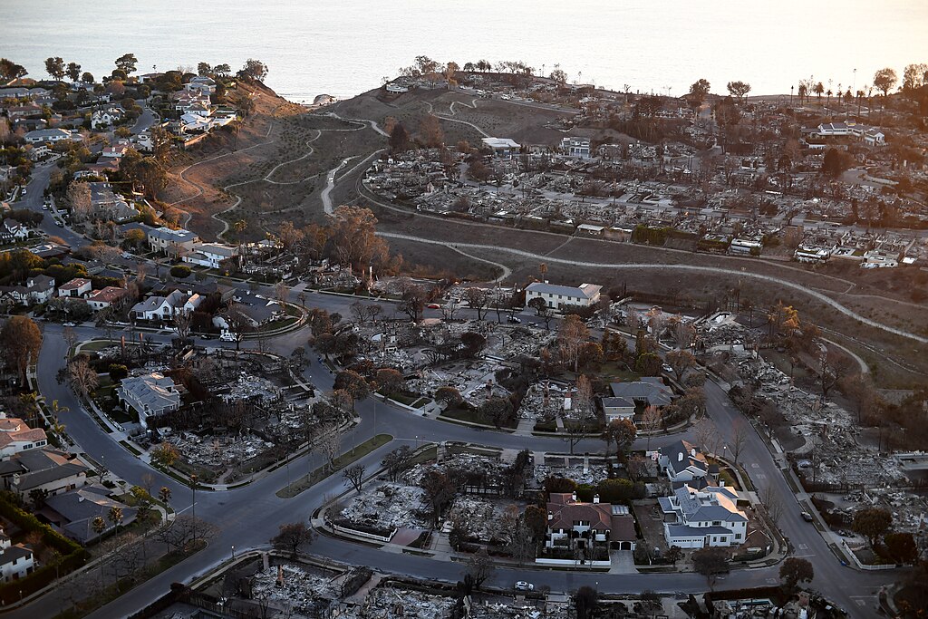 In response to the devastating Palisades wildfires in Los Angeles in January 2025, <a href="/calfund/">CCF</a> quickly raised more than $30 million to support nearly 200 nonprofit orgs providing critical services.

Learn more in our new report on disaster philanthropy: commfoundations.com/s/CFAI-Newslet…