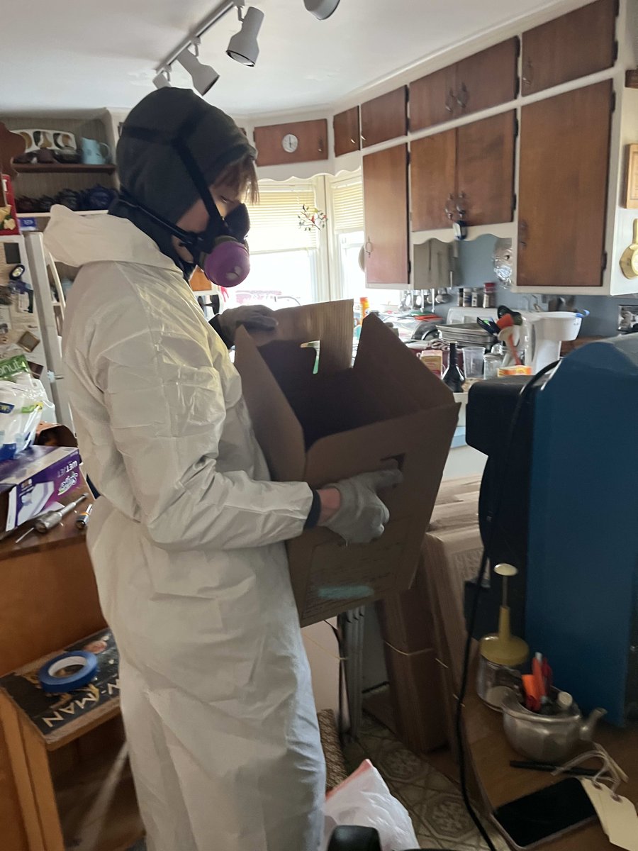 SVMPSMN's tweet image. When disaster strikes, trust us to treat your belongings with the utmost care. Our expert team ensures everything is safely packed for restoration or storage, giving you peace of mind. Let’s rebuild and restore together! 🛠️💙✨ #ServiceMaster #RestorationExperts