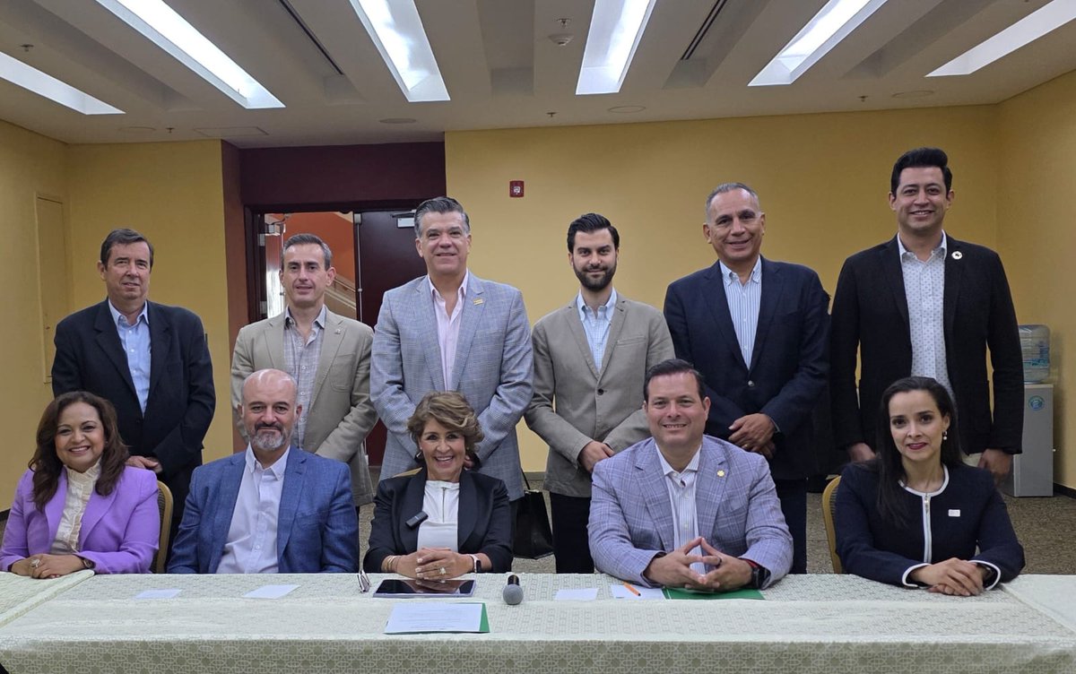 Coparmex ZM León (@coparmexzmleon) on Twitter photo 📢Nuestro presidente <a href="/michelsojo/">Michel Sojo</a> estuvo presente en la sesión mensual del <a href="/cceleon/">CCE de León</a> donde pusimos sobre la mesa temas de gran relevancia para el sector empresarial. 📢Nuestro presidente <a href="/michelsojo/">Michel Sojo</a> estuvo presente en la sesión mensual del <a href="/cceleon/">CCE de León</a> donde pusimos sobre la mesa temas de gran relevancia para el sector empresarial.