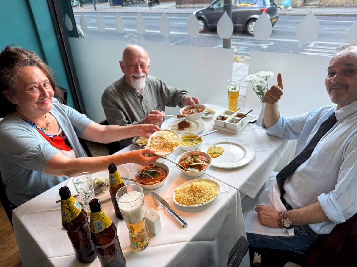 Curry_Paradise's tweet image. Lovely Mayor of Lambeth Adrian Garden and friends feasting..😋