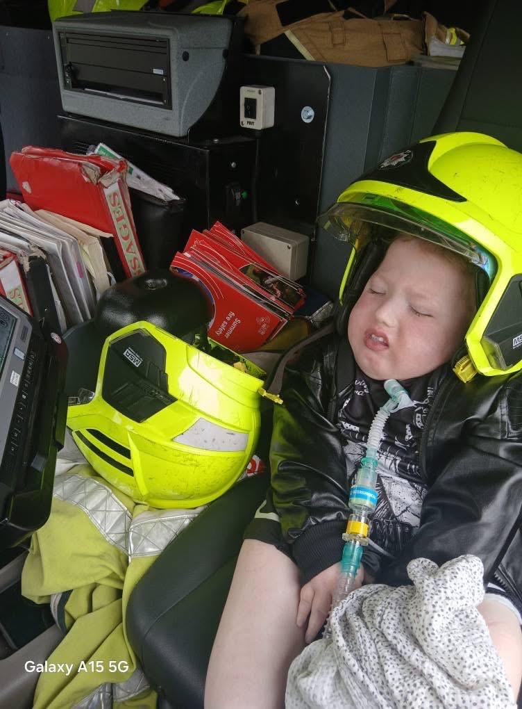 SWFireandRescue's tweet photo. ��‍♂️ Firefighters from #MerthyrTydfil successfully cycled for six hours non-stop to raise funds for Lifeline 4 Louis and @firefighters999.

👏 A huge well done to everyone involved.

💙 Read Louis's story and show your support 👇
🔗 https://t.co/eYpej5io1Q https://t.co/8BqJOzOBRR