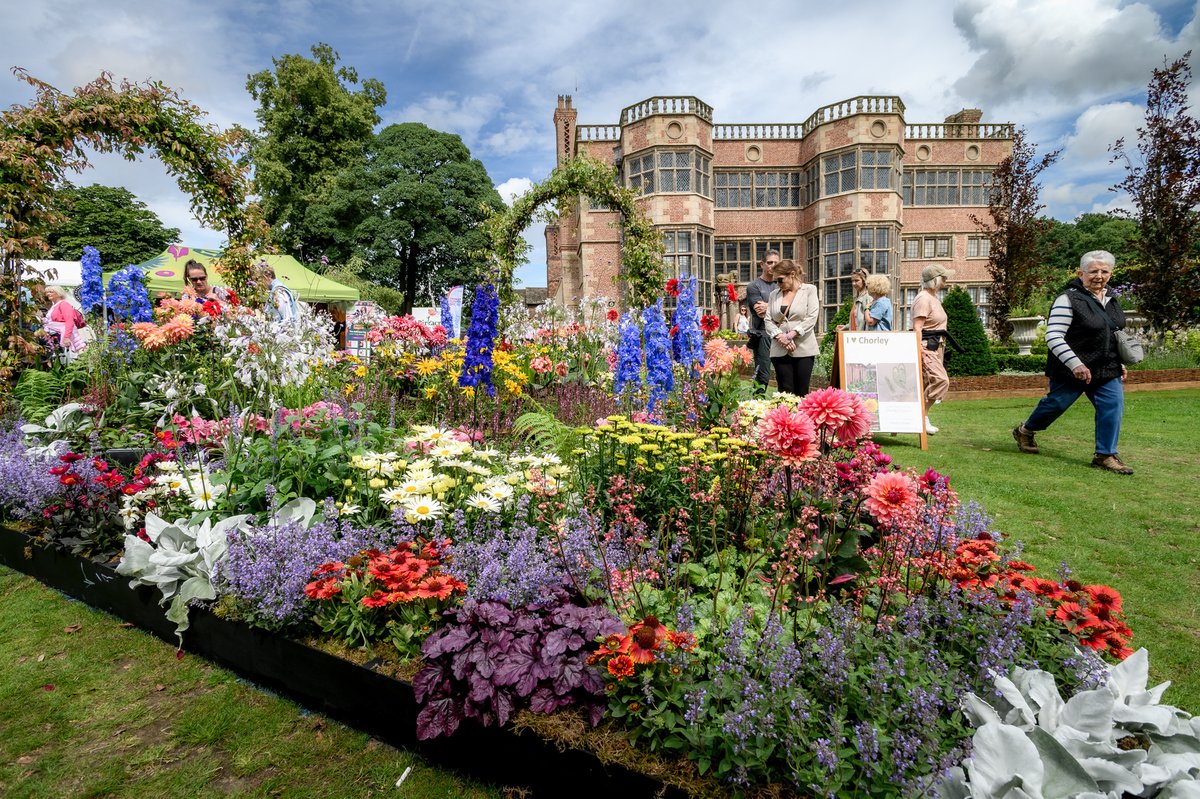 With stunning floral displays, incredible entertainment, shopping opportunities, special guests and more, there’s something for all the family (including your dogs) at  Chorley Flower Show. 🌻💮

📅25 to 27 July 
📍Astley Park, Chorley
🔗 ow.ly/k08P50Wjz8x
