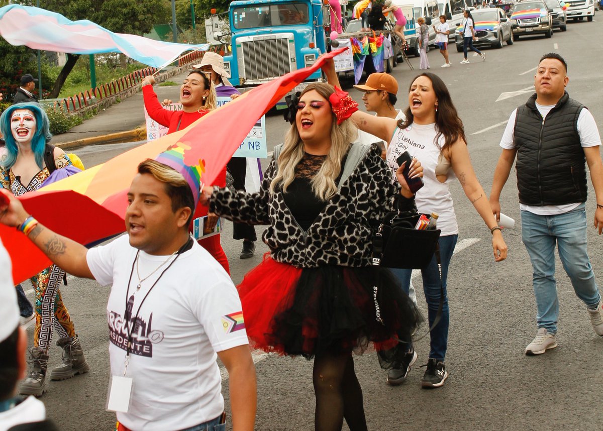 YaajMexico's tweet photo. #MesDelOrgullo 🪧 Alzamos la voz junto a @OrgulloDTlalne con @CytlalyCuevas ‼️
#JusticiaSinDiscriminación #DesdeTlalnepantla #DesdeLaPeriferia #TlalnepantlaDeBaz #lgbtttiq #lgbtpride #lgbt🏳️🌈 #OrgulloDisidente #KenyaCuevas #orgullolgbt #orgullotrans #orgullonb https://t.co/XvsmoqiwXi