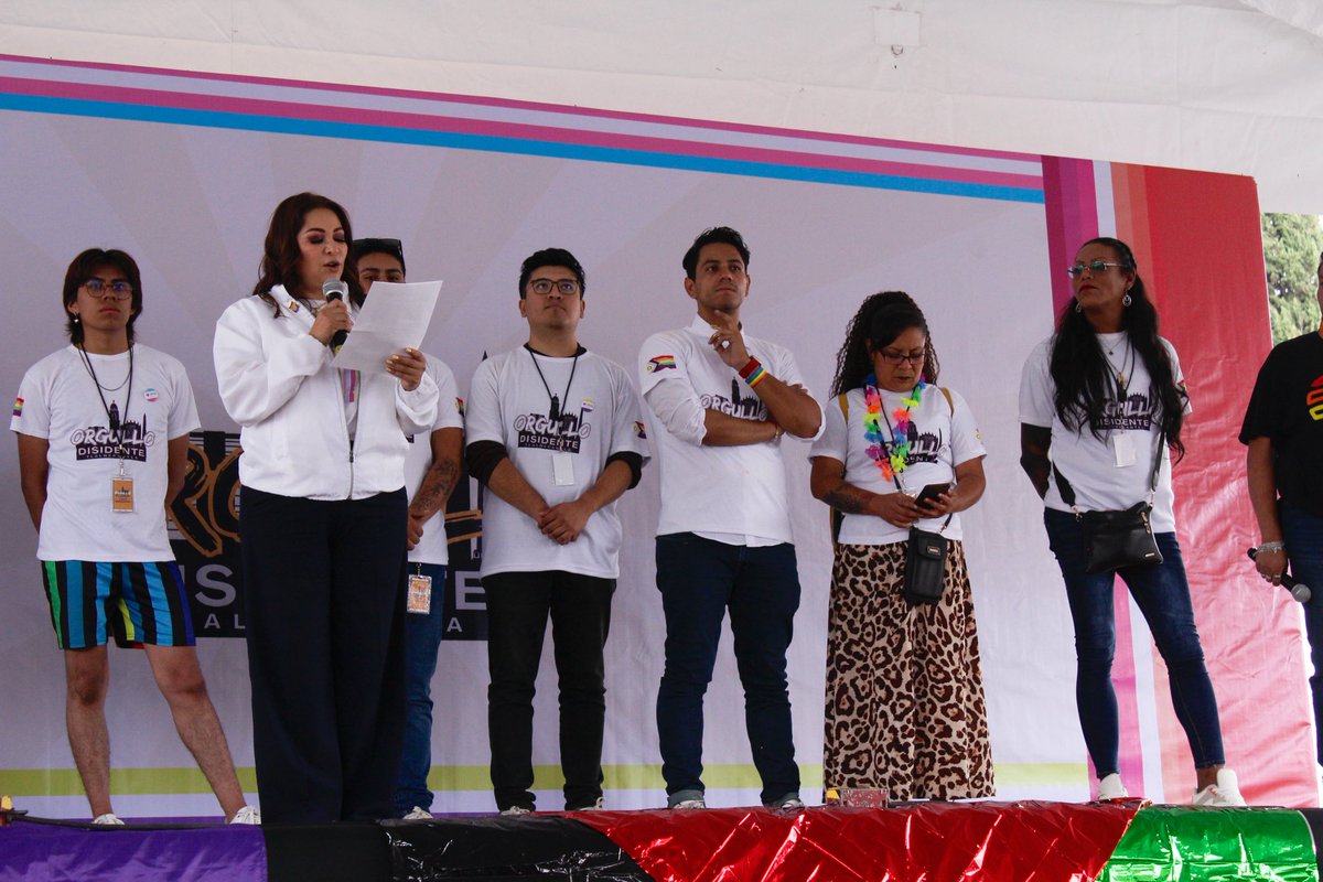 YaajMexico's tweet photo. #MesDelOrgullo 🪧 Alzamos la voz junto a @OrgulloDTlalne con @CytlalyCuevas ‼️
#JusticiaSinDiscriminación #DesdeTlalnepantla #DesdeLaPeriferia #TlalnepantlaDeBaz #lgbtttiq #lgbtpride #lgbt🏳️🌈 #OrgulloDisidente #KenyaCuevas #orgullolgbt #orgullotrans #orgullonb https://t.co/XvsmoqiwXi