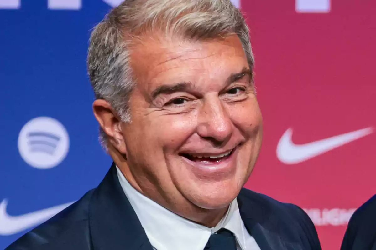 Crowe computa los asientos VIP lo q produce un efecto mimético en la Liga, q oficializará el 1:1.
Laporta se ha reunido con Ceferin para intentar evitar la multa d la UEFA basada en discrepancias de conceptos de control con la Liga.
Laporta consolida un Barça ilusionante. 💙❤️