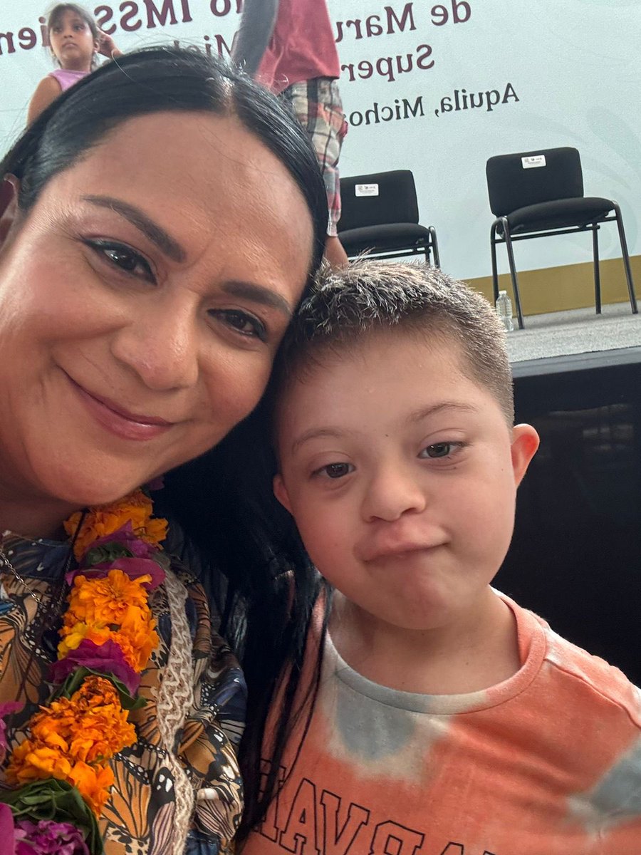 Ariadna Montiel Reyes (@a_montielr) on Twitter photo Me dio gusto reencontrarme con Adriano, a quien conocí en Coahuayana, #Michoacán, cuando atendimos a las personas afectadas por el sismo de 2022. Me alegra verlo bien. Él tiene derecho a la #PensiónDiscapacidad, y el gobierno humanista de nuestra presidenta <a href="/Claudiashein/">Claudia Sheinbaum Pardo</a> se lo Me dio gusto reencontrarme con Adriano, a quien conocí en Coahuayana, #Michoacán, cuando atendimos a las personas afectadas por el sismo de 2022. Me alegra verlo bien. Él tiene derecho a la #PensiónDiscapacidad, y el gobierno humanista de nuestra presidenta <a href="/Claudiashein/">Claudia Sheinbaum Pardo</a> se lo