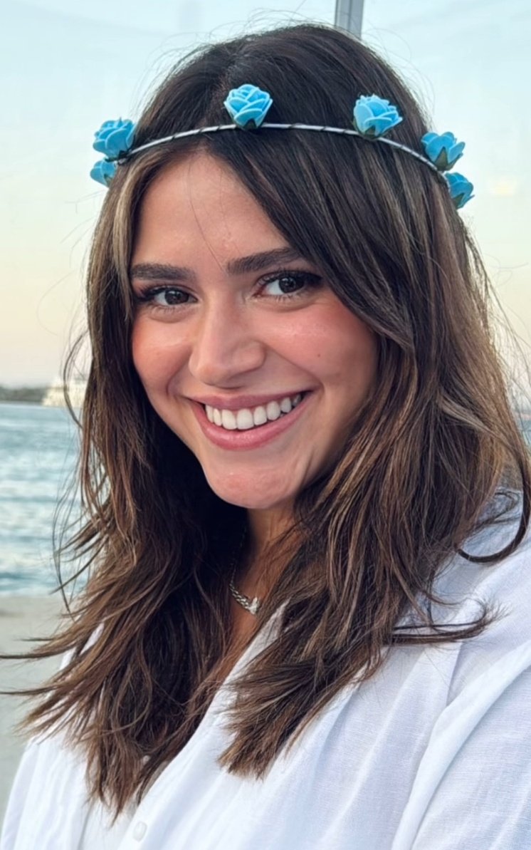 Çiçek gibi kız vallah🌺