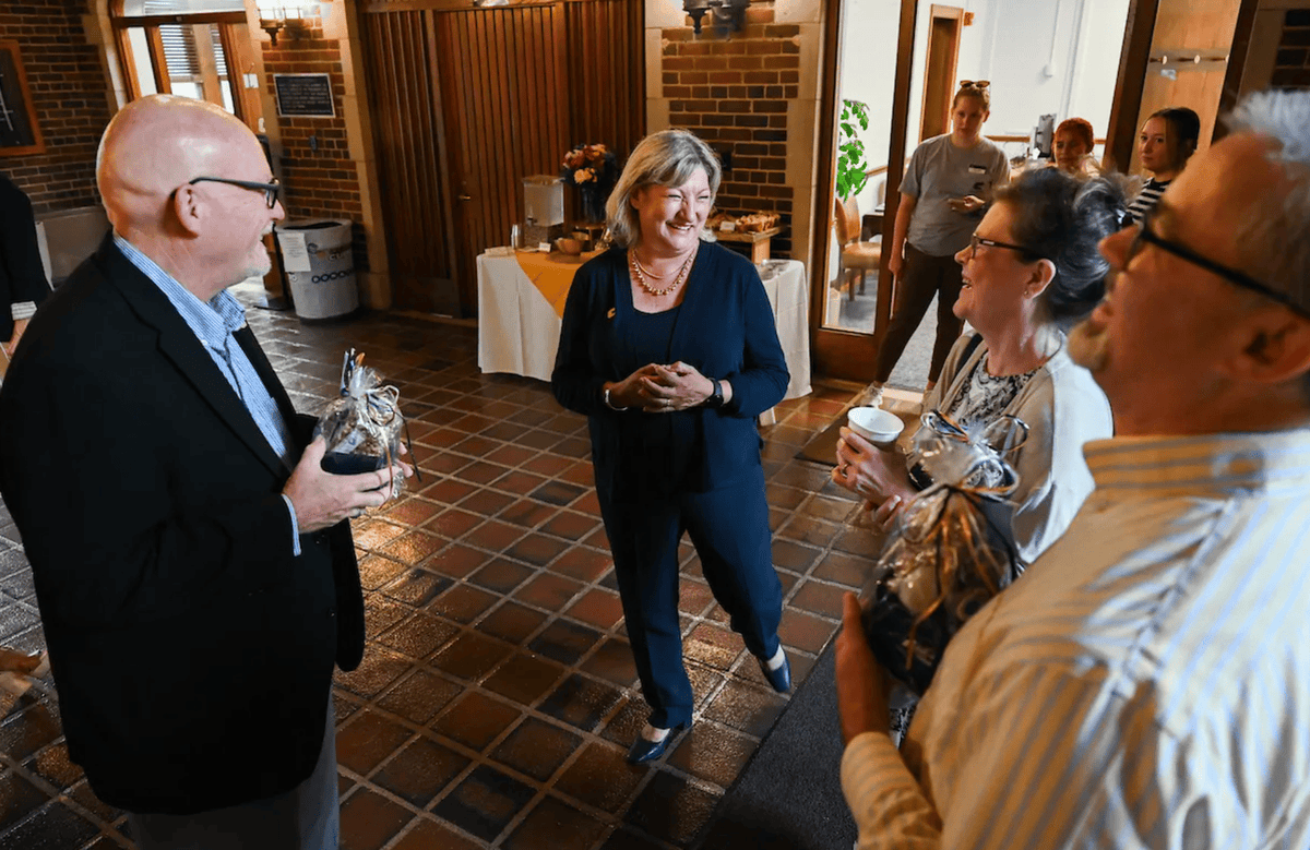 UTChattanooga's tweet photo. Chancellor Lori Bruce kicked off day one by walking to campus, meeting students, giving out chocolate, and getting right to work. 💼💙

She even squeezed in a photo op with Scrappy. 🐦📸 https://t.co/ArDn6hhoY8