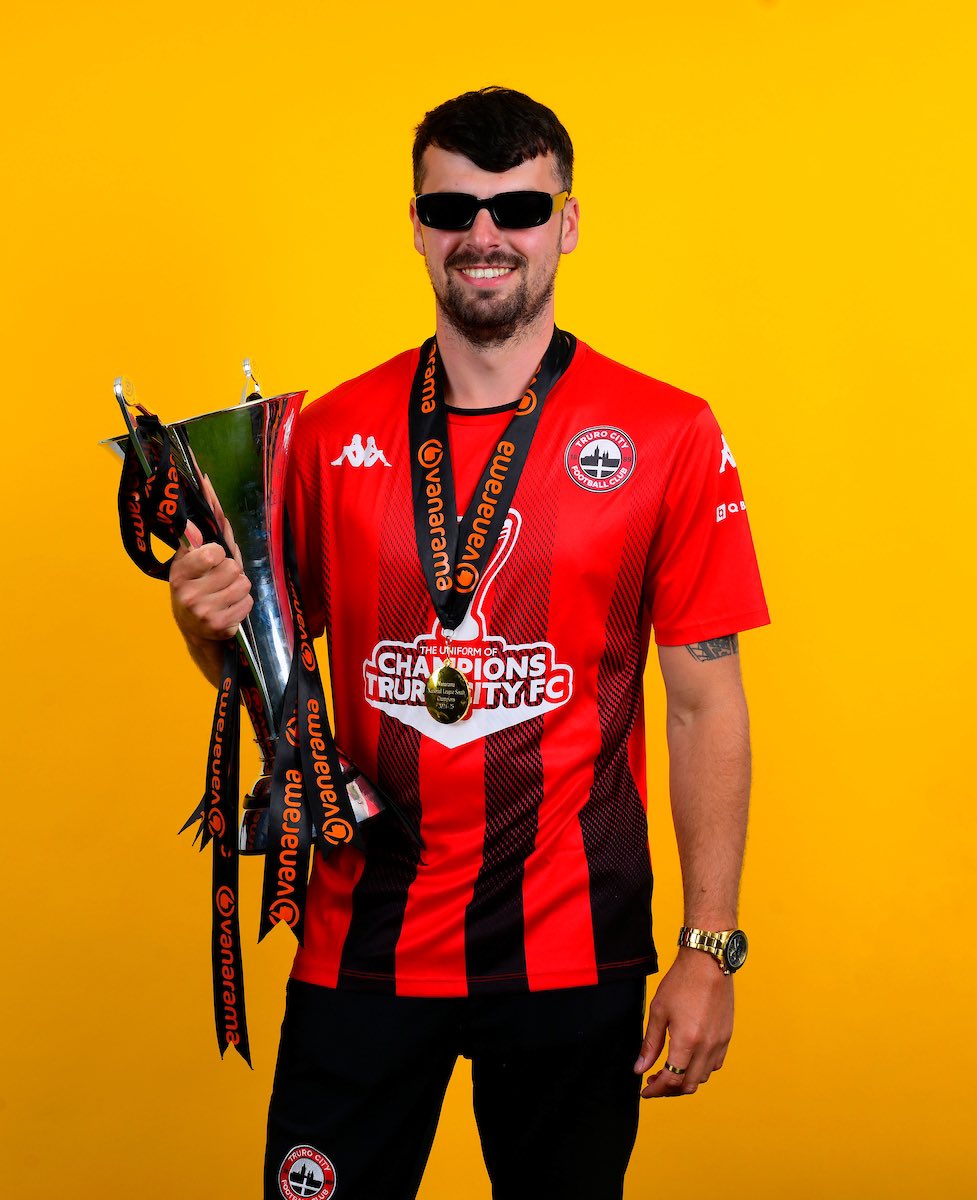 😎 Palfrey again ole, ole….

❤️🖤 #WeAreTheCity