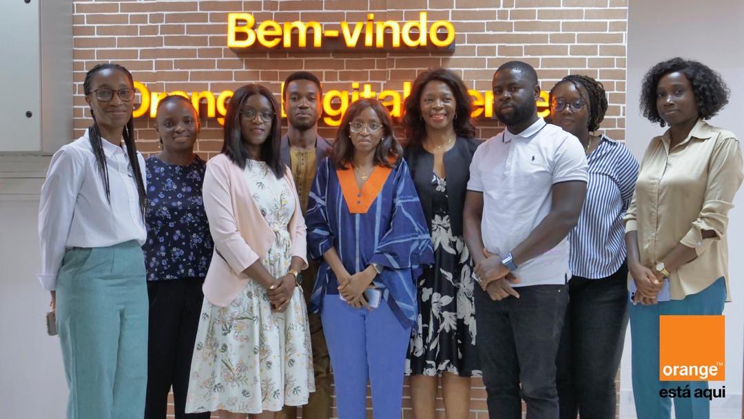 Orange_Bissau's tweet photo. A Orange Bissau recebeu a visita da Sra. @ElisabethMedouB , DRH da OMEA.
Acompanhada da DG Thérèse Tounkara, visitou o Orange Digital Center, reafirmando o compromisso com a inclusão digital e o talento jovem na Guiné-Bissau.

#OrangeBissau 
#OMEA
#ODC 
#InclusãoDigital https://t.co/qN6xiyer3v
