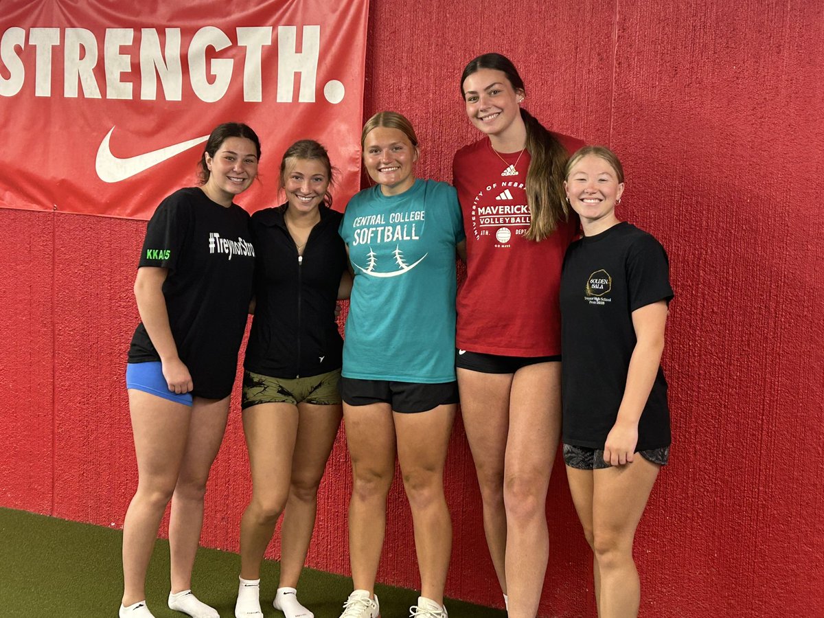 TreynorGirlsBB's tweet photo. Good to catch up with some alumni this morning ! https://t.co/Oo287PQmES