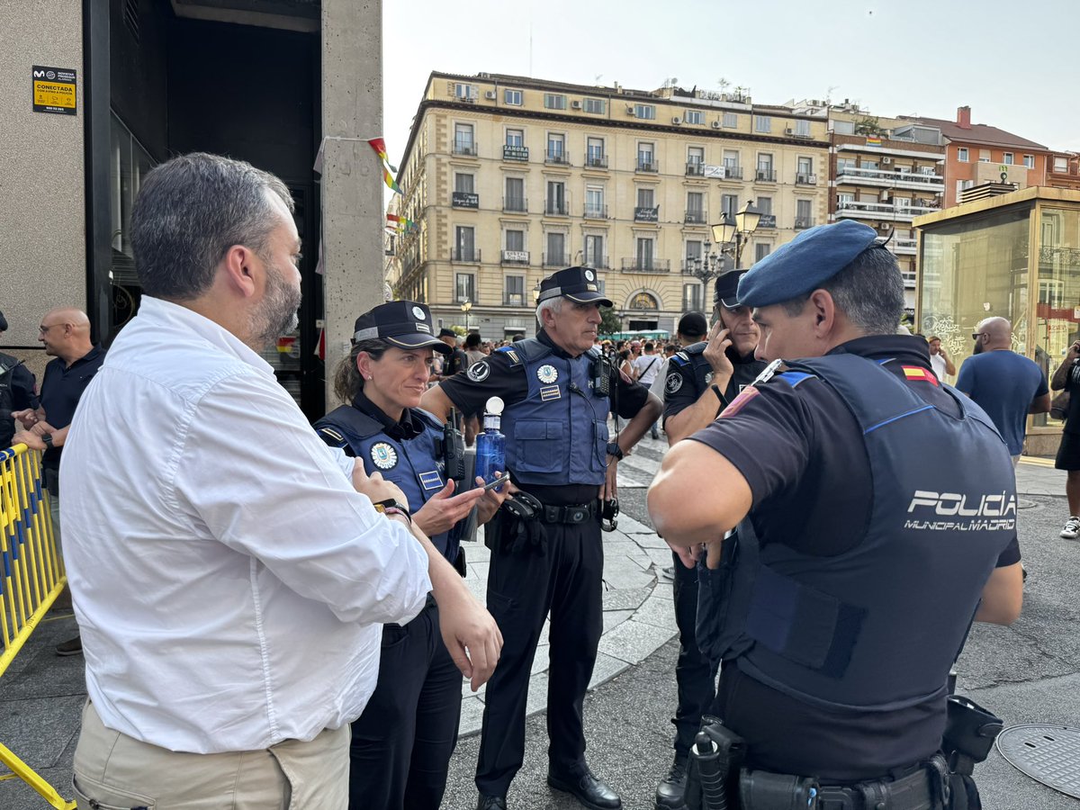 Carlos Segura (@seguragc) on Twitter photo La <a href="/policiademadrid/">Policía Municipal de Madrid</a> tiene su dispositivo preparado para vivir un #MADO25 seguro y sin incidentes.
¡Gracias por garantizar unas fiestas en libertad y seguras! La <a href="/policiademadrid/">Policía Municipal de Madrid</a> tiene su dispositivo preparado para vivir un #MADO25 seguro y sin incidentes.
¡Gracias por garantizar unas fiestas en libertad y seguras!