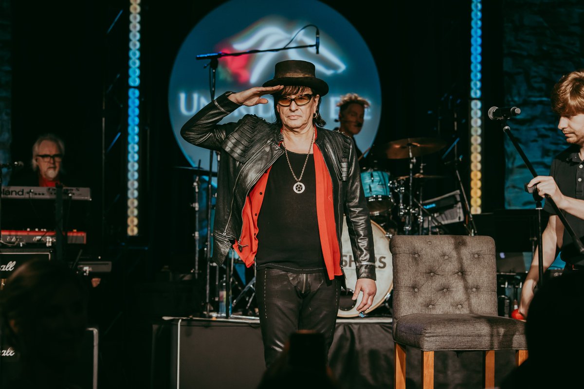 Unbridled_Eve's tweet image. An unforgettable performance by the one and only Richie Sambora. Thank you for making the night even more special! 🎸🎶

#UE25 #UnbridledEve #RichieSambora #BonJovi