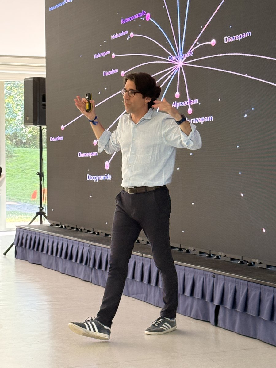 pepmartorell's tweet image. Hoy he tenido la oportunidad de hablar de IA, Supercomputación, geotecnología, computación cuántica... ante el equipo de IT de @Naturgy.  Una jornada super productiva en un entorno increíble.
(y gracias @ramsesgallego por las fotos 😍)