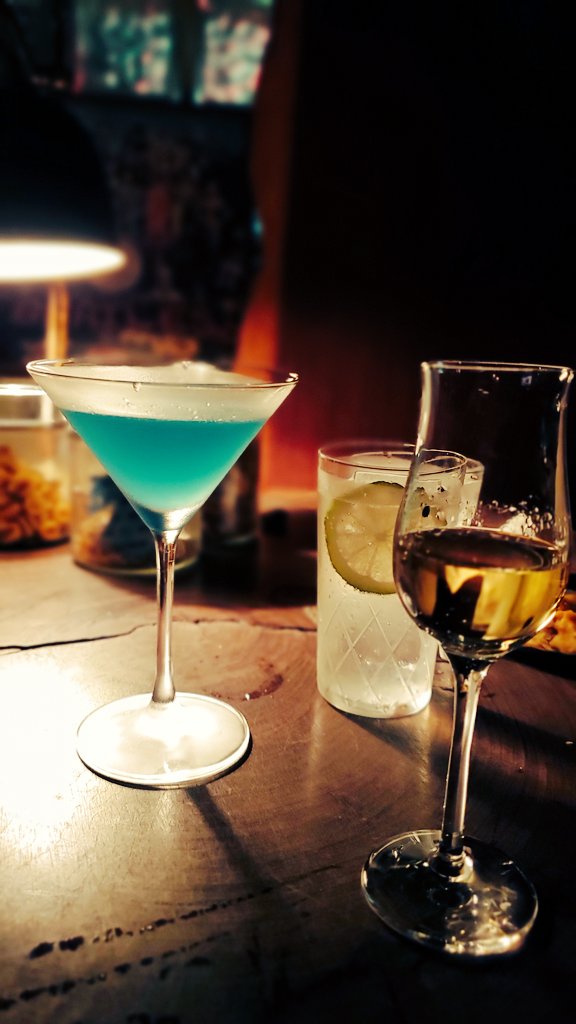 久しぶりのオフ with Fg.#松本拓也 ＆ Vc.#増田喜嘉 両氏。先日のいずみホール公演でご一緒したSuper Playerたちと美味しいビール🍻と洒落た飲み物を。梅田ヨドバシ1階に入ってる #黒ラベルBASE のお店、めちゃくちゃ良かった！オススメ！

しっかりチャージ出来たので、また明日から頑張ります💪