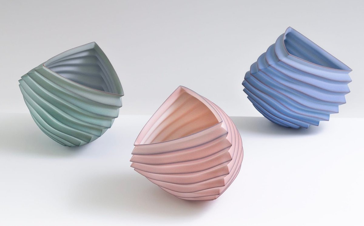 Paper-Thin Porcelain Works by Mark Goudy Balance on Folds Inspired by Origami — Colossal buff.ly/rMUjEa5