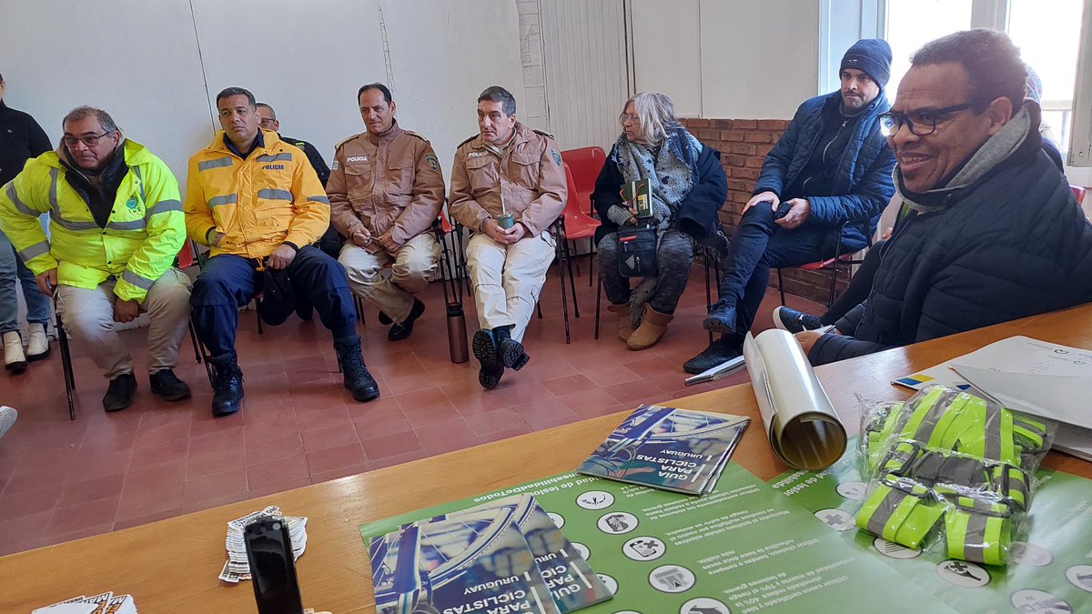 UNASEV's tweet photo. Acompañados por el director de la Unidad @PintosAnibal se conforma la Unidad Local de #SeguridadVial de Villa Constitución #Salto. https://t.co/dpVm6C9Bfk