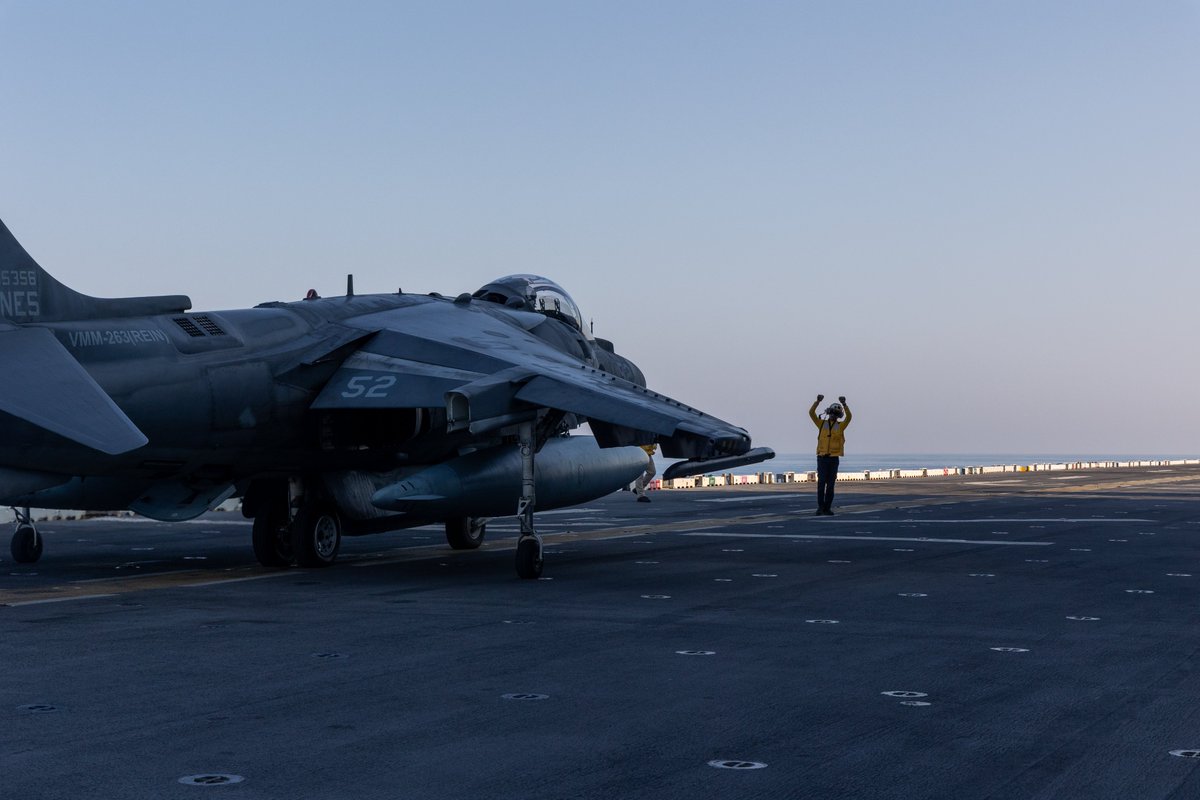 22nd_MEU's tweet image. Harrier Mode
@USMC AV-8B Harrier with #22ndMEUSOC, conducts flight operations aboard USS Iwo Jima during COMPTUEX. COMPTUEX refines tactics, techniques, and procedures that enhance operational readiness and lethality as a unified IWOARG/22MEU(SOC) team.
📸Cpl. Sharon Errisuriz