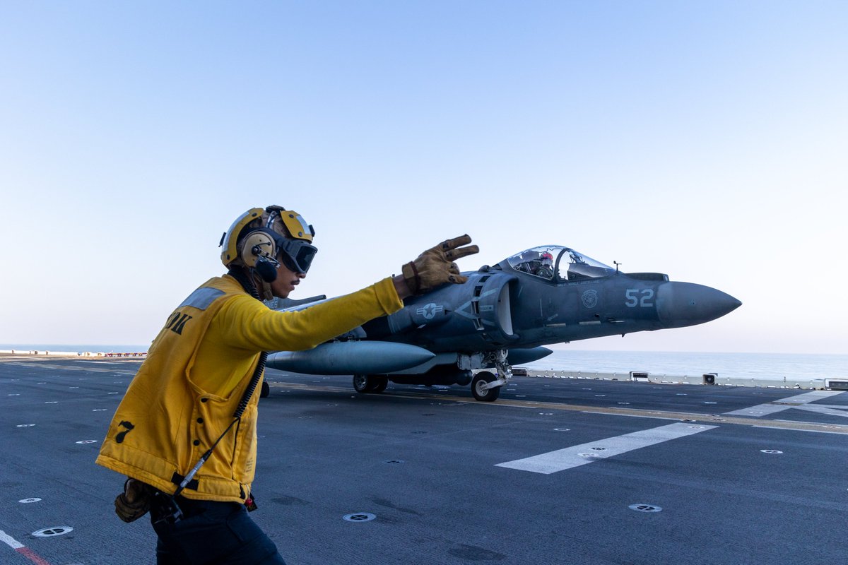 22nd_MEU's tweet image. Harrier Mode
@USMC AV-8B Harrier with #22ndMEUSOC, conducts flight operations aboard USS Iwo Jima during COMPTUEX. COMPTUEX refines tactics, techniques, and procedures that enhance operational readiness and lethality as a unified IWOARG/22MEU(SOC) team.
📸Cpl. Sharon Errisuriz