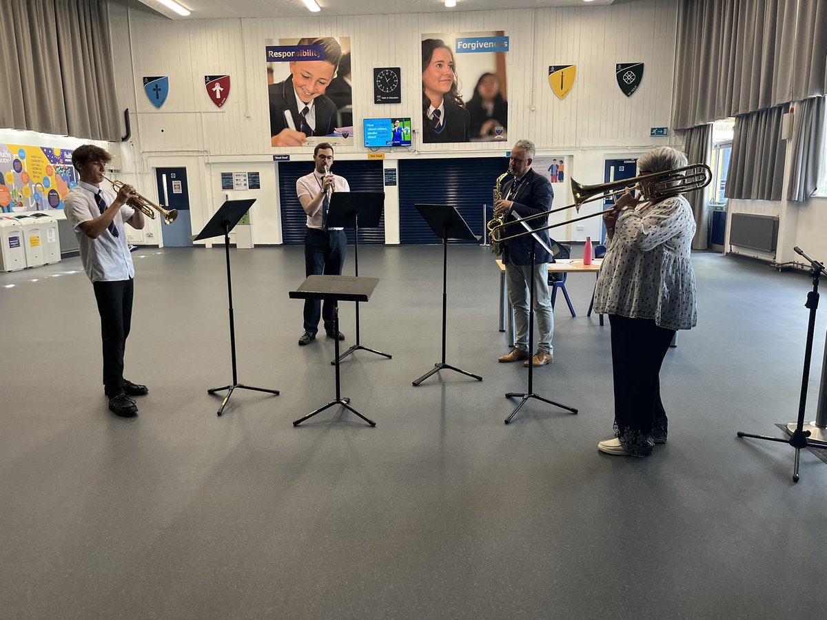 So proud of our year 10 GCSE Musicians today, your performances are outstanding 🎶🎸🎤🥁
#superproudteachers 
#developingskills
#sharingtalents
#bishopfamily❤️