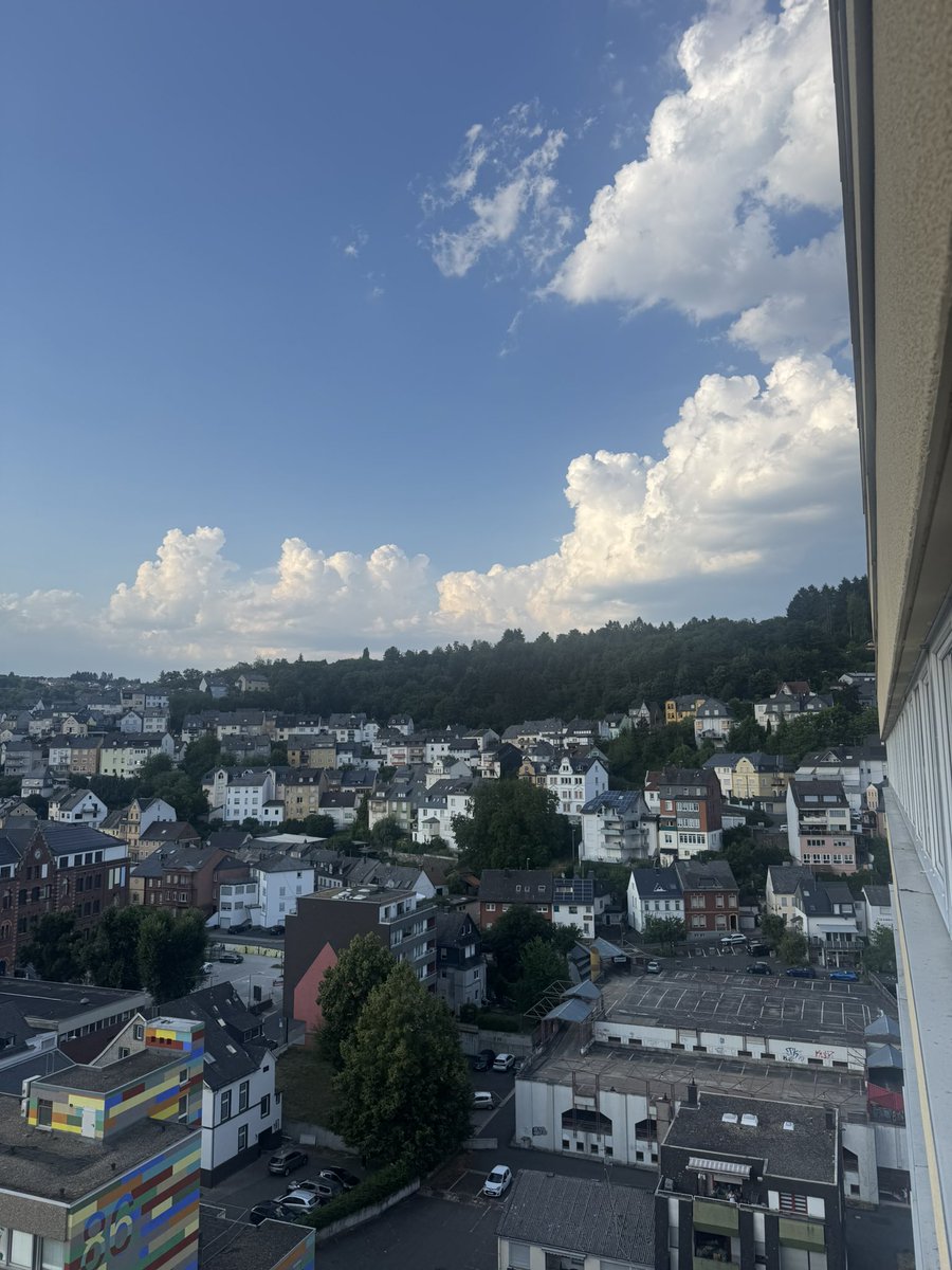 Sicht aus Idar-Oberstein auf die weit entfernten Gewitter <a href="/Kachelmannwettr/">Kachelmannwetter</a> <a href="/wetterkoess/">Markus Köss</a>