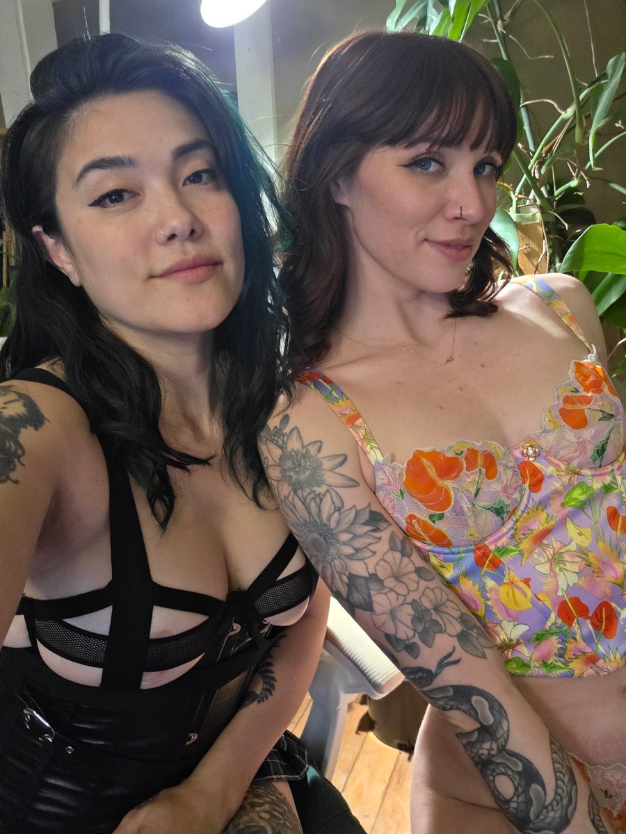 It’s live stream day👀 just under 6 hours until <a href="/GoddessAvaGG/">Ava</a> and I blow your mind😈