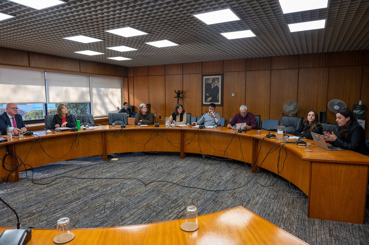 <a href="/AgustinMazzini/">Agustín Mazzini</a> <a href="/ferminfarinha/">Fermin Farinha</a> <a href="/NicolasLorenzoM/">Nicolás Lorenzo</a> <a href="/MageRinaldi/">Magela Rinaldi</a> <a href="/FelipeSchipani/">𝗙𝗲𝗹𝗶𝗽𝗲 𝗦𝗰𝗵𝗶𝗽𝗮𝗻𝗶</a> La Comisión de Tenencia Responsable y Bienestar Animal recibió, a su solicitud, a la profesora Rita Rodríguez representante nacional de las protectoras de animales. Luego consideró las  Modificaciones al artículo 10 de la Ley N° 18.471 sobre Tenencia Responsable de Animales.