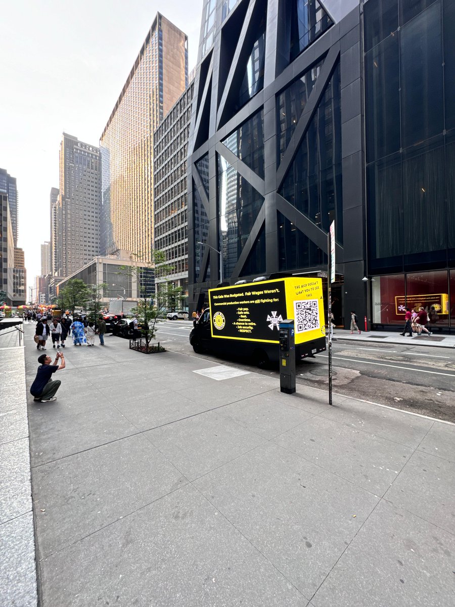 ledinmotion01's tweet image. Your brand deserves the spotlight.
Our seamless LED truck makes sure it gets it—loud, clear, and everywhere in NYC.
#LEDInMotion #SeamlessLEDTruck #NYCAdPower #BrandOnWheels #MobileMedia